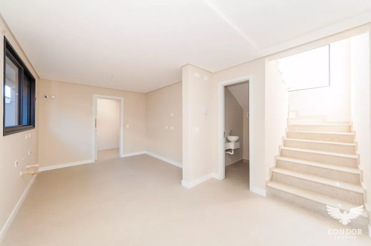 Sobrado em SANTA FELICIDADE com 194,78m²