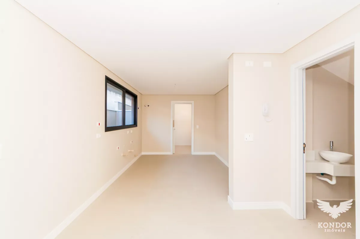Sobrado em SANTA FELICIDADE com 194,78m²