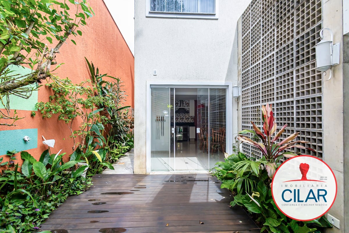 Casa espaçosa com 4 quartos e home office no São Francisco, Curitiba