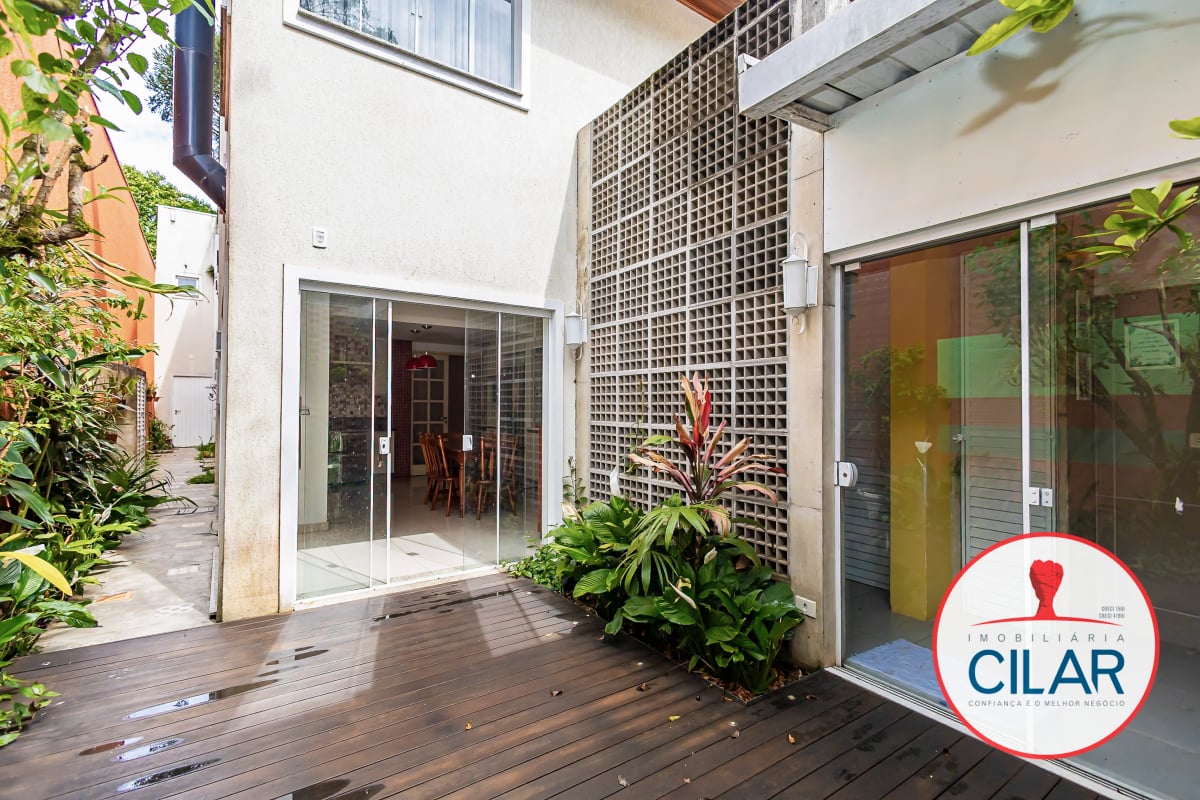 Casa espaçosa com 4 quartos e home office no São Francisco, Curitiba