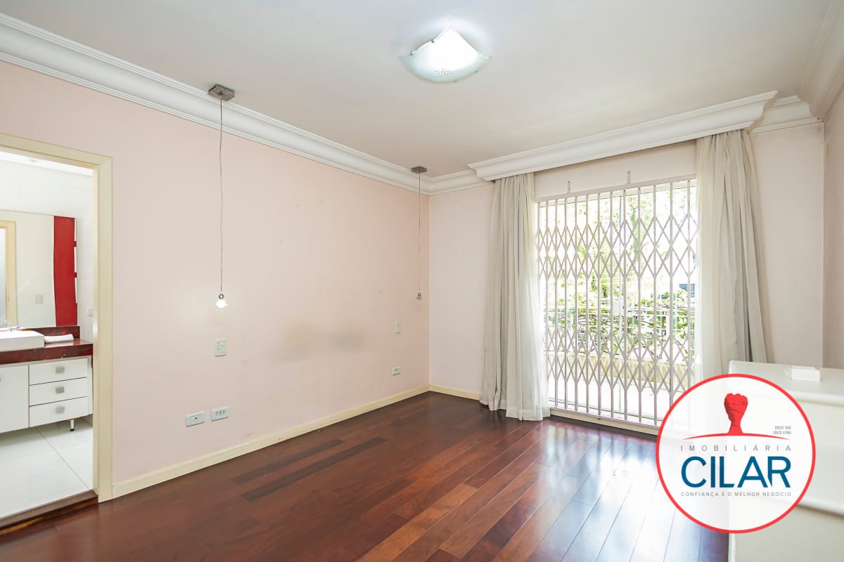 Casa espaçosa com 4 quartos e home office no São Francisco, Curitiba