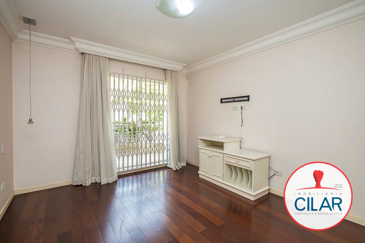 Casa espaçosa com 4 quartos e home office no São Francisco, Curitiba
