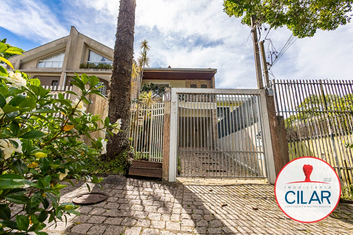 Casa espaçosa com 4 quartos e home office no São Francisco, Curitiba