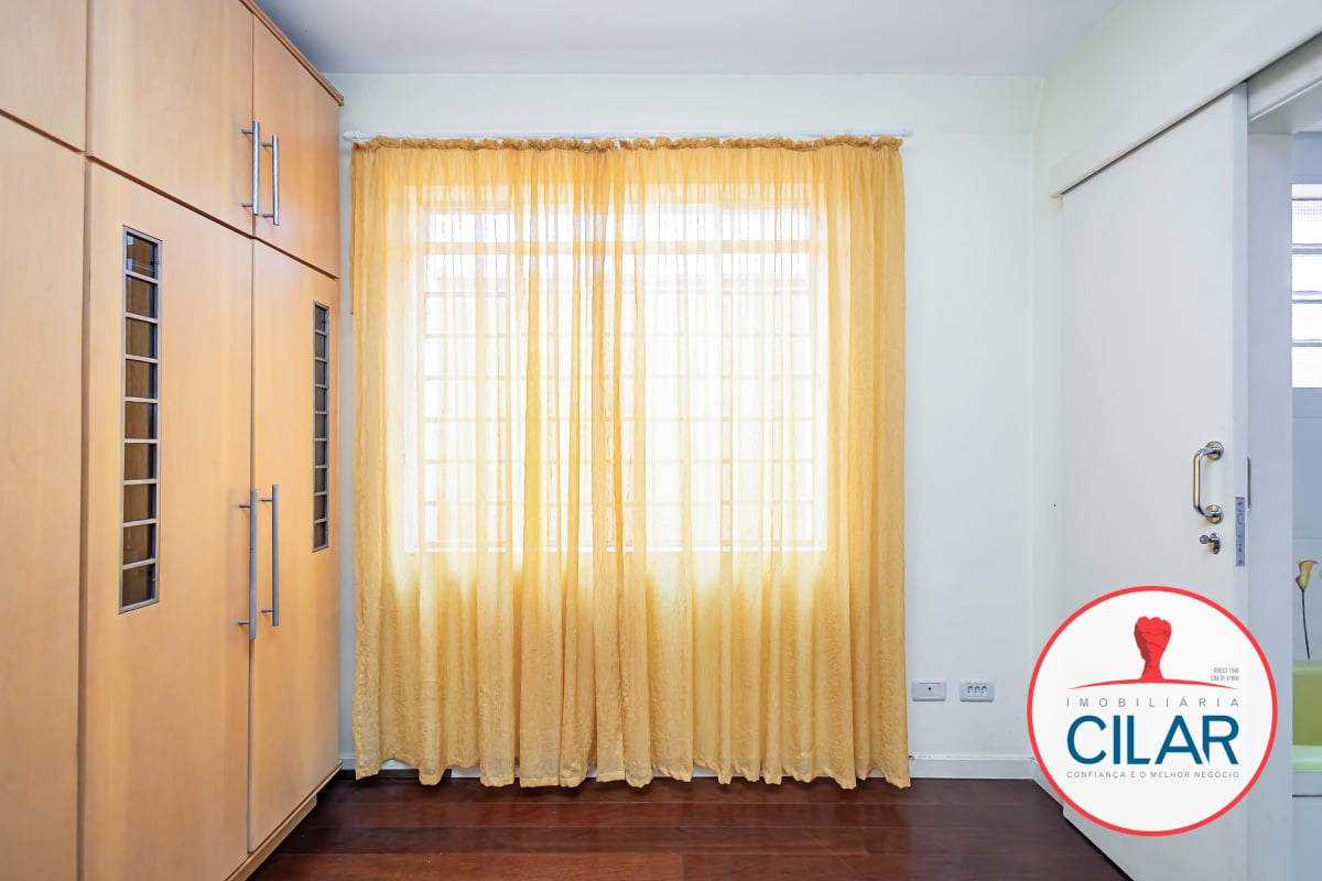 Casa espaçosa com 4 quartos e home office no São Francisco, Curitiba