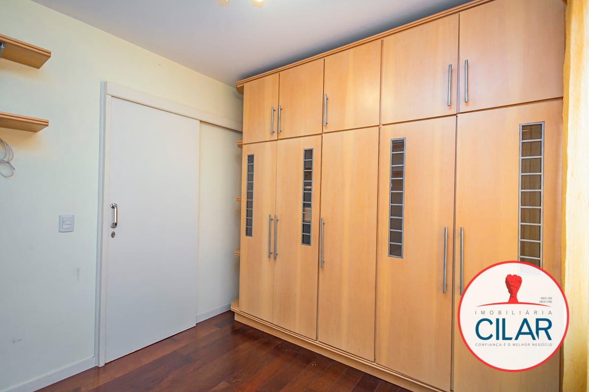 Casa espaçosa com 4 quartos e home office no São Francisco, Curitiba