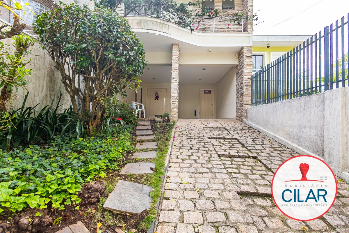 Casa espaçosa com 4 quartos e home office no São Francisco, Curitiba