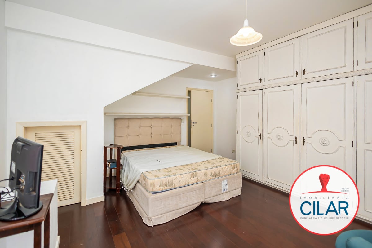 Casa espaçosa com 4 quartos e home office no São Francisco, Curitiba
