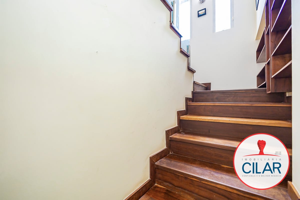 Casa espaçosa com 4 quartos e home office no São Francisco, Curitiba