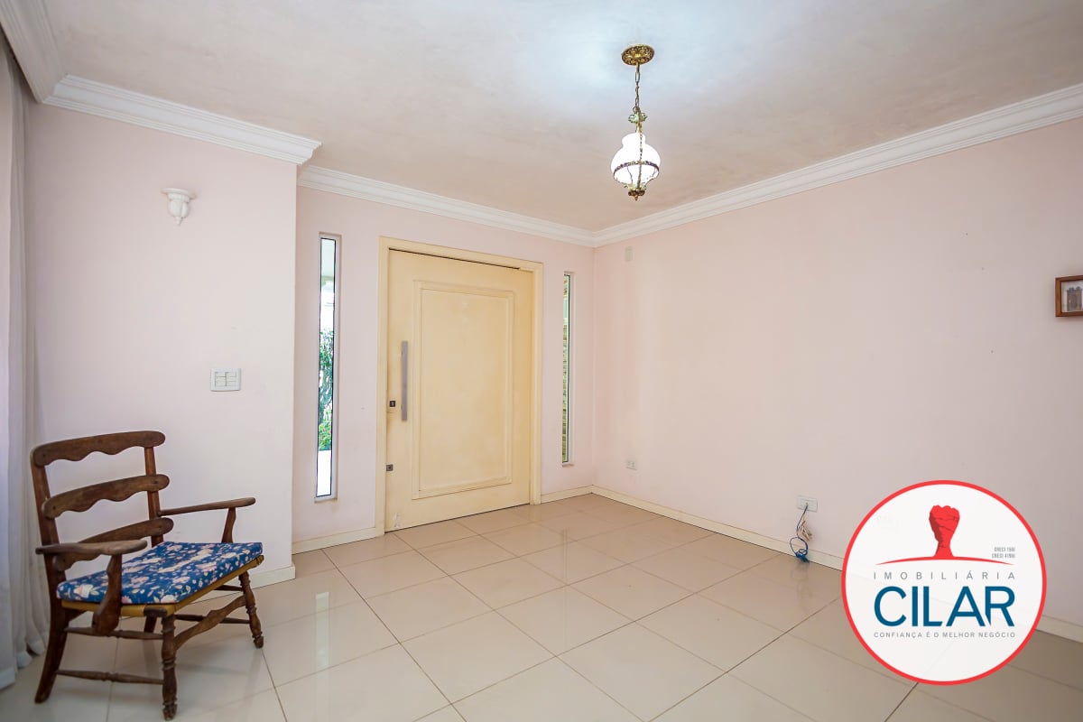Casa espaçosa com 4 quartos e home office no São Francisco, Curitiba