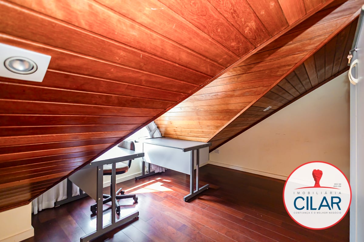 Casa espaçosa com 4 quartos e home office no São Francisco, Curitiba
