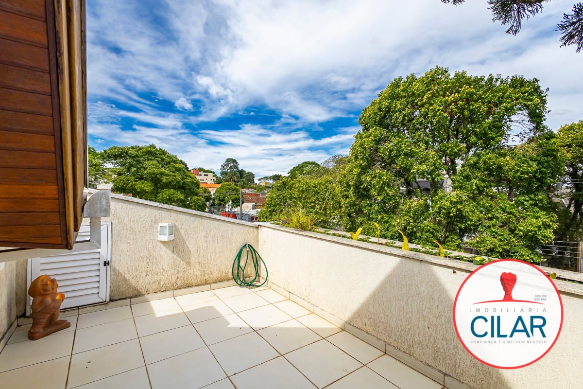 Casa espaçosa com 4 quartos e home office no São Francisco, Curitiba