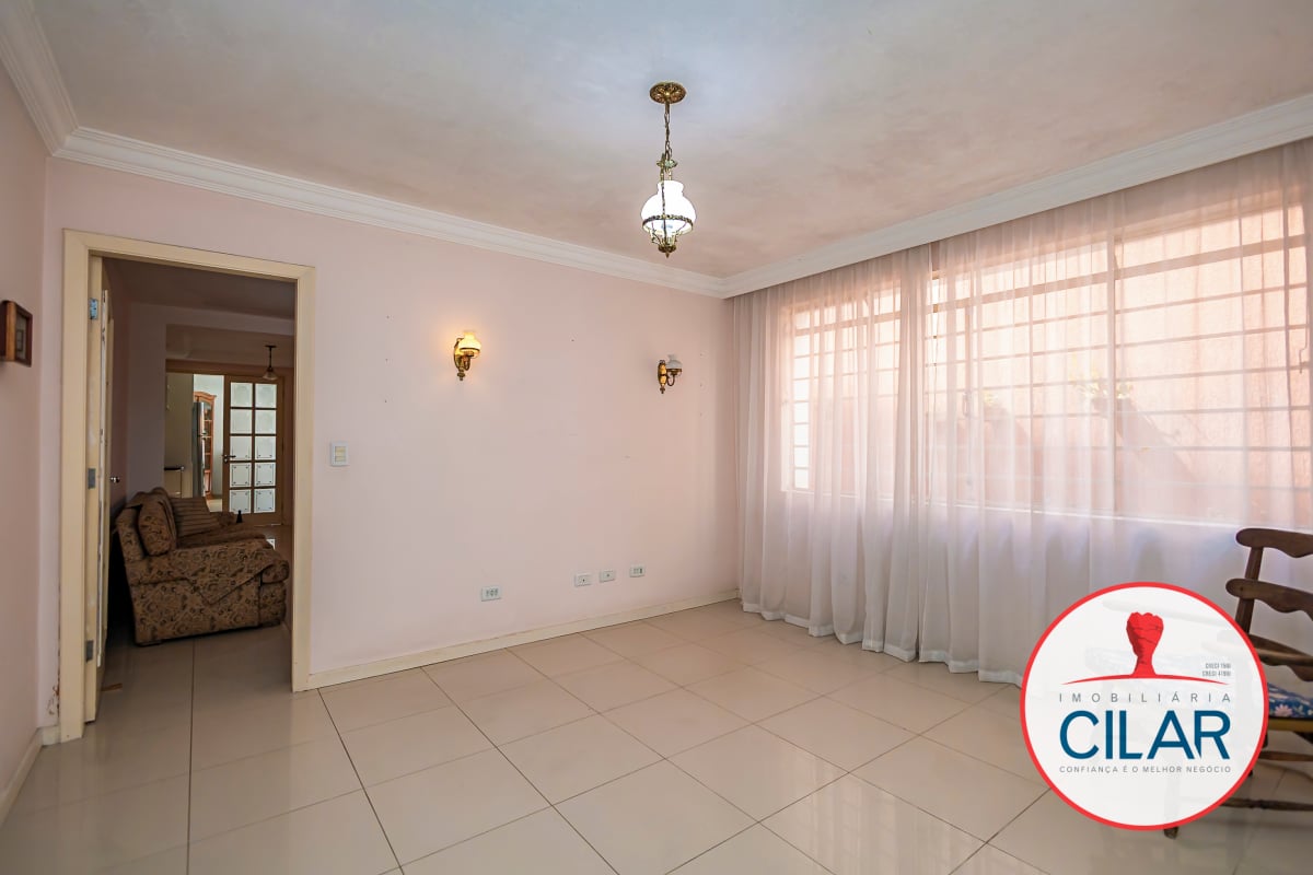 Casa espaçosa com 4 quartos e home office no São Francisco, Curitiba