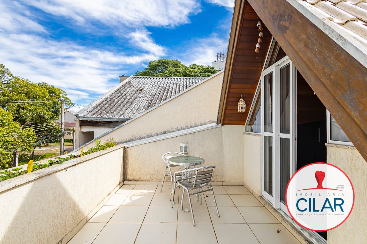 Casa espaçosa com 4 quartos e home office no São Francisco, Curitiba