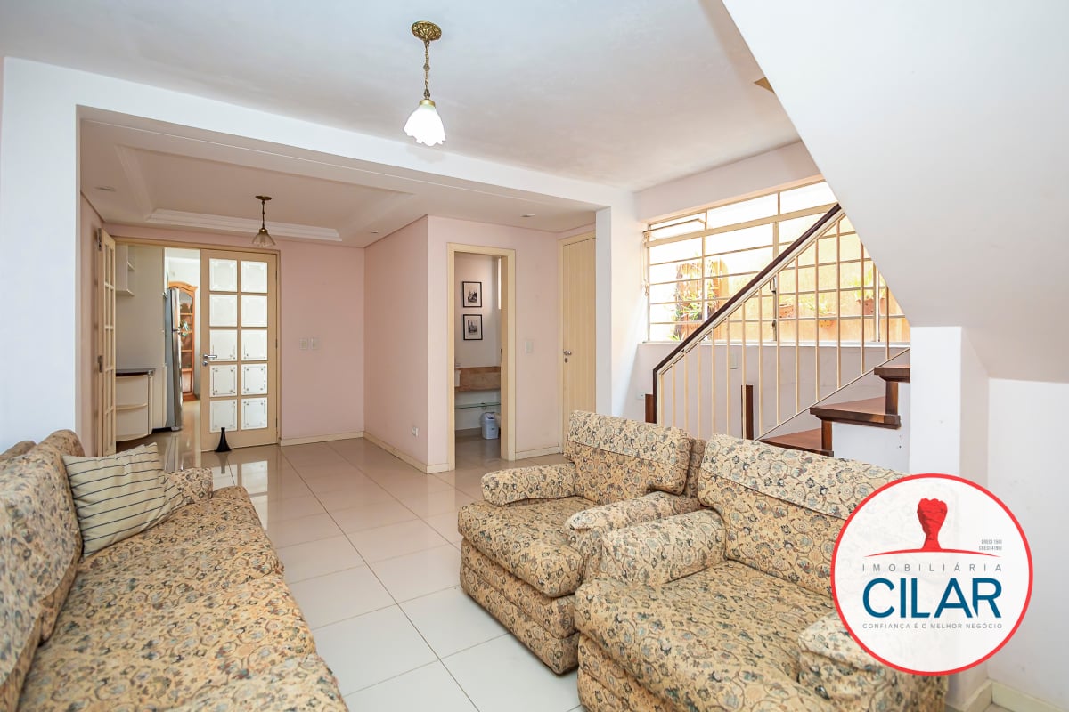 Casa espaçosa com 4 quartos e home office no São Francisco, Curitiba