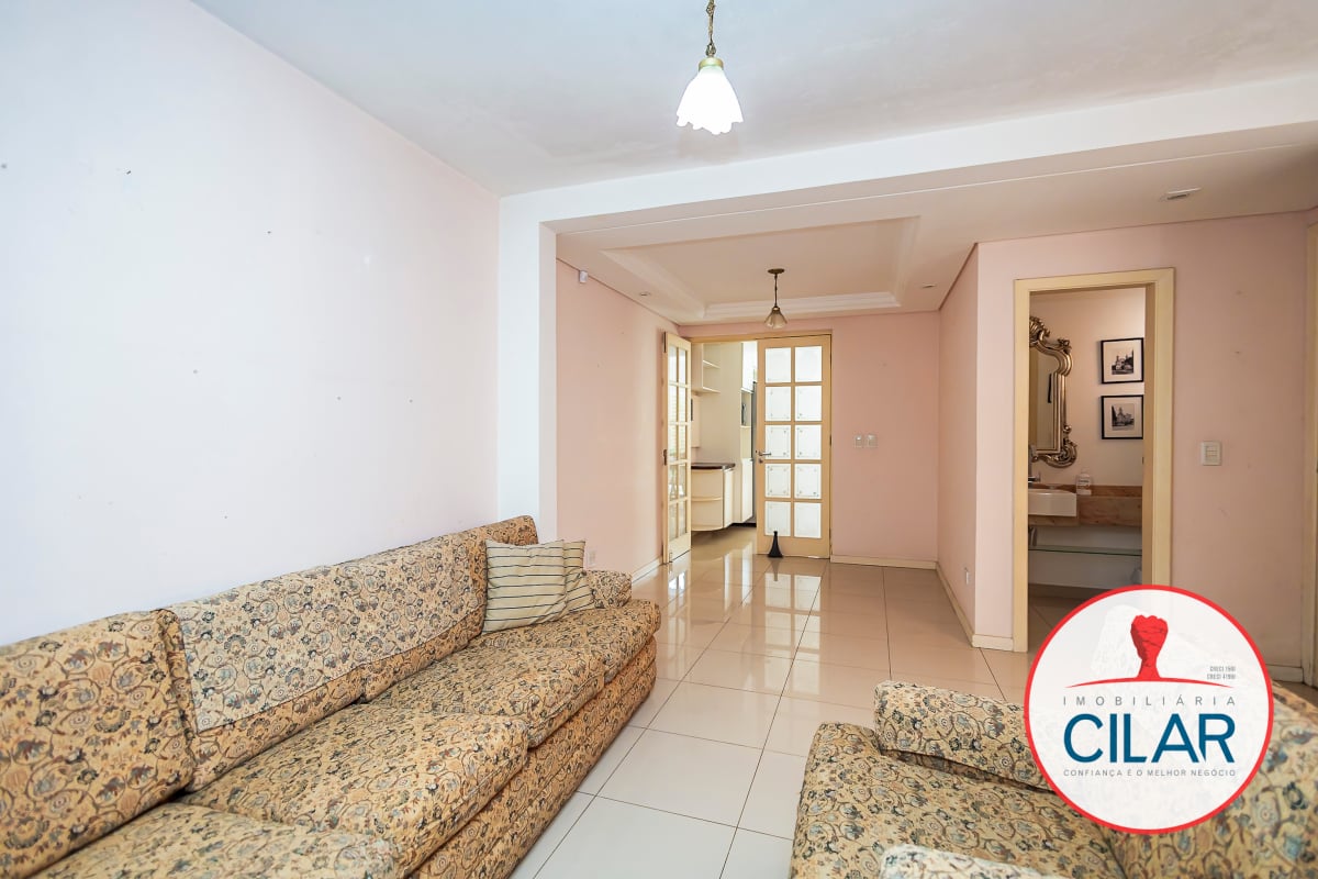 Casa espaçosa com 4 quartos e home office no São Francisco, Curitiba