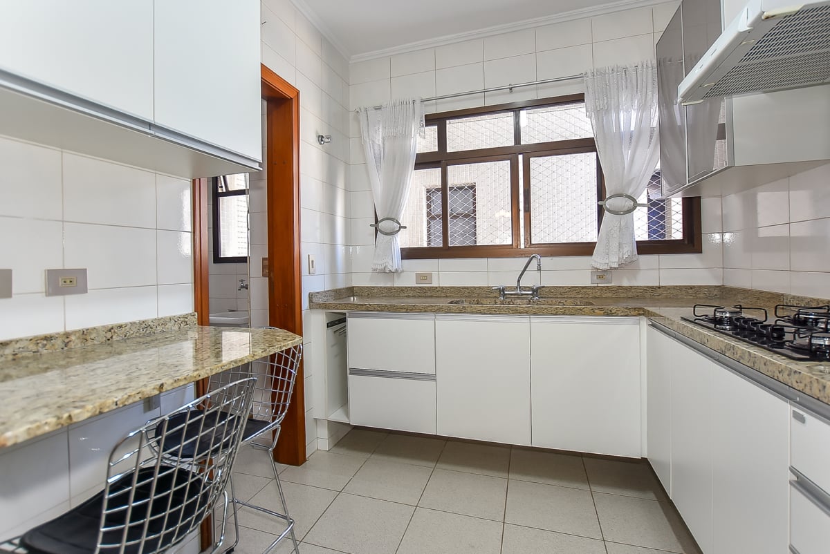 APARTAMENTO 3 DORMITÓRIOS-3 VAGAS GARAGEM-ÁGUA VERDE