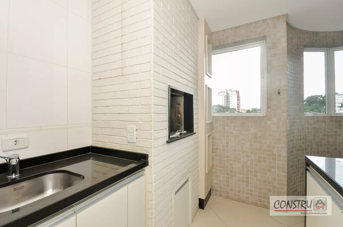 Apartamento no Ahú de 188 m² com 2 suítes