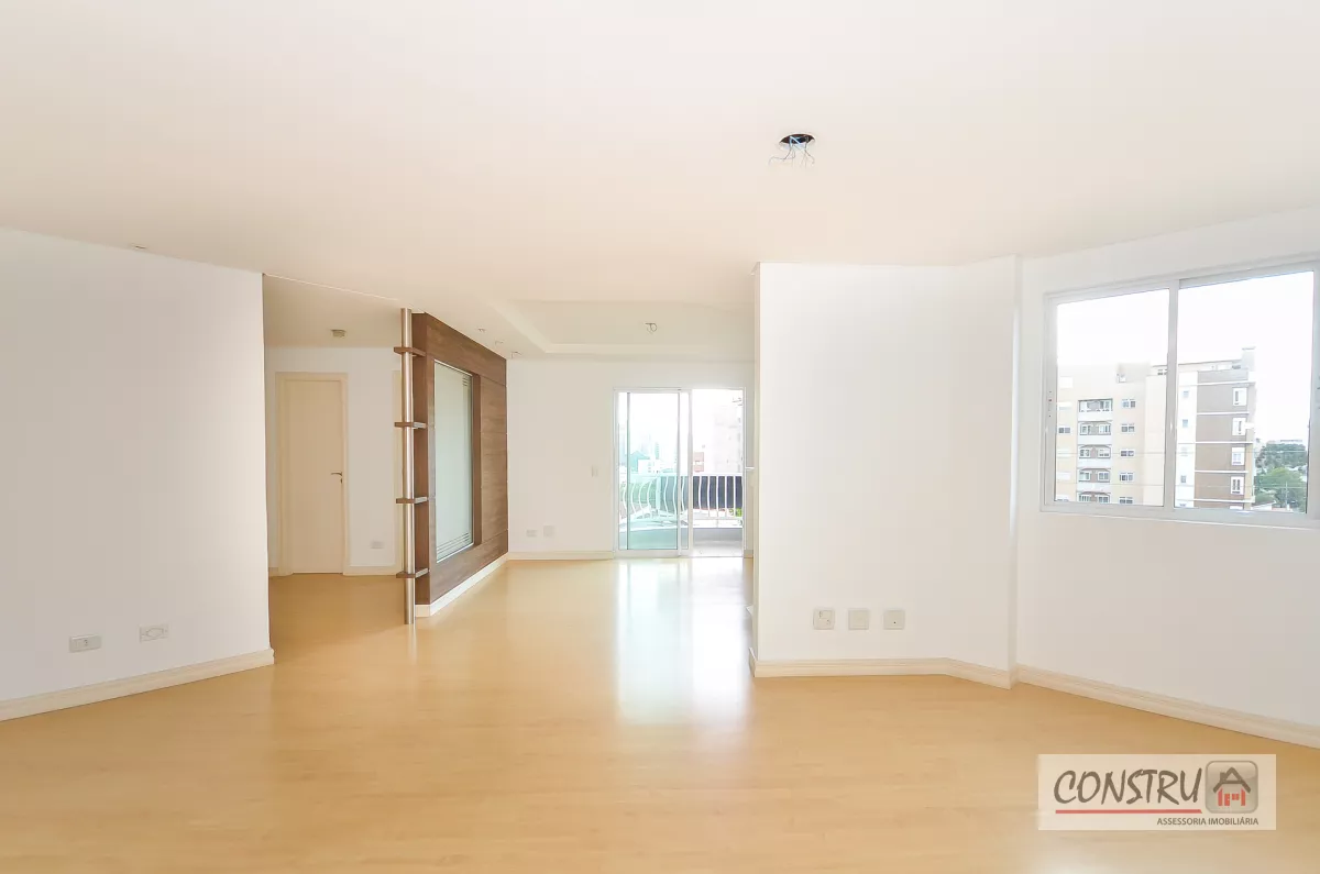 Apartamento no Ahú de 188 m² com 2 suítes