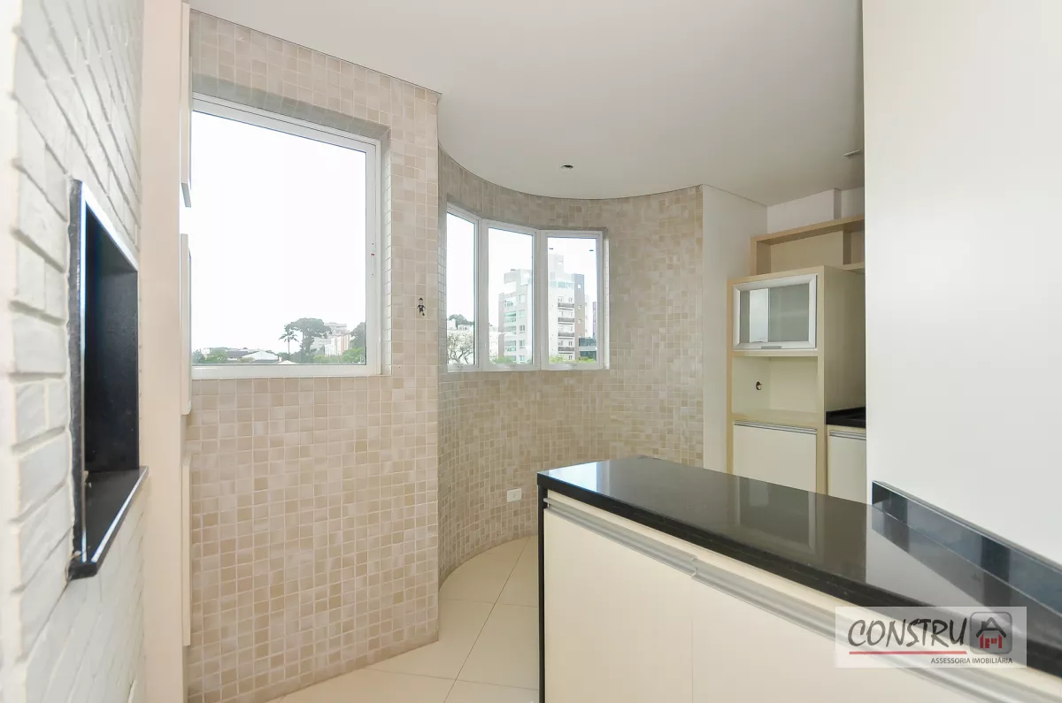 Apartamento no Ahú de 188 m² com 2 suítes