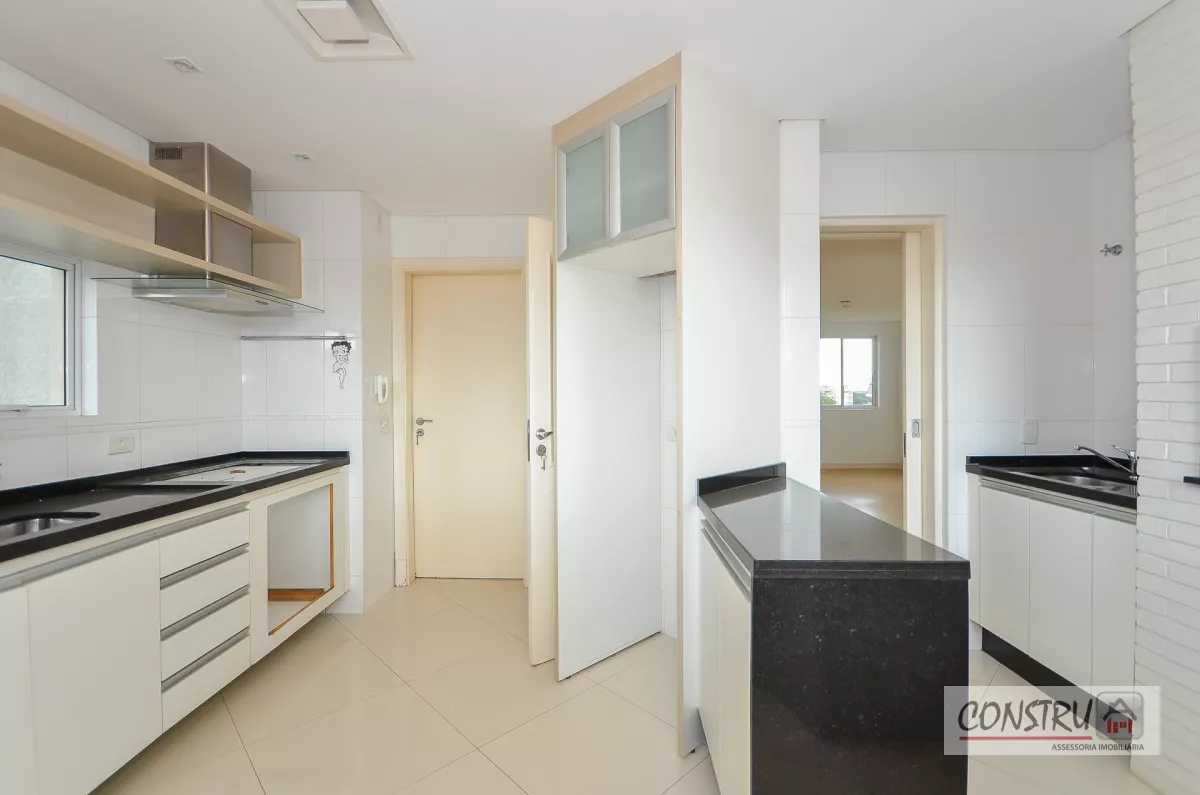 Apartamento no Ahú de 188 m² com 2 suítes