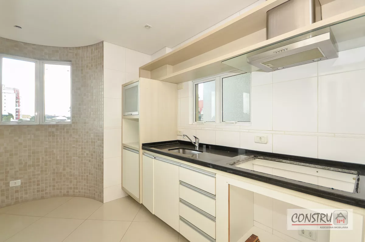 Apartamento no Ahú de 188 m² com 2 suítes