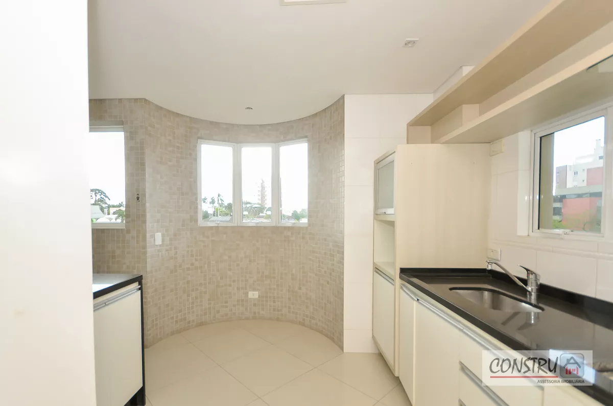 Apartamento no Ahú de 188 m² com 2 suítes