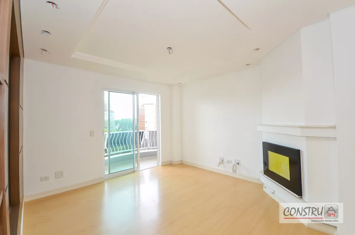 Apartamento no Ahú de 188 m² com 2 suítes