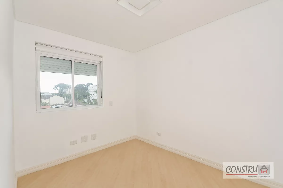 Apartamento no Ahú de 188 m² com 2 suítes