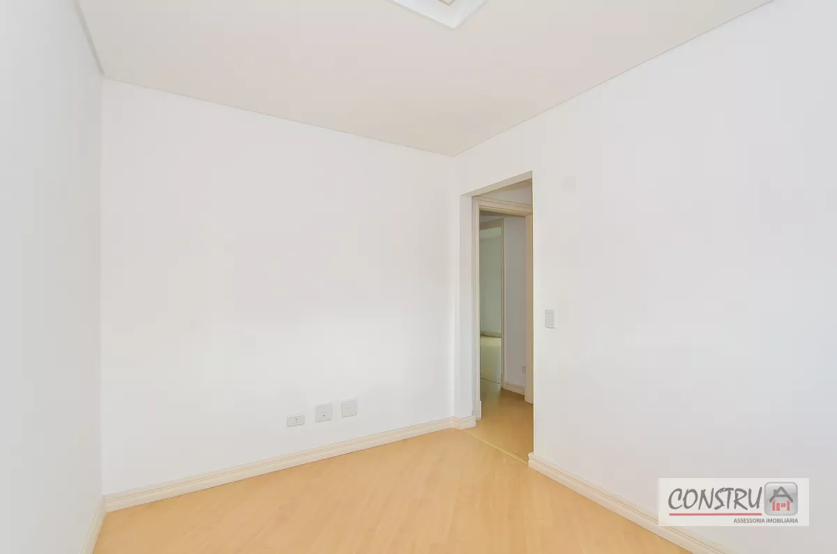 Apartamento no Ahú de 188 m² com 2 suítes