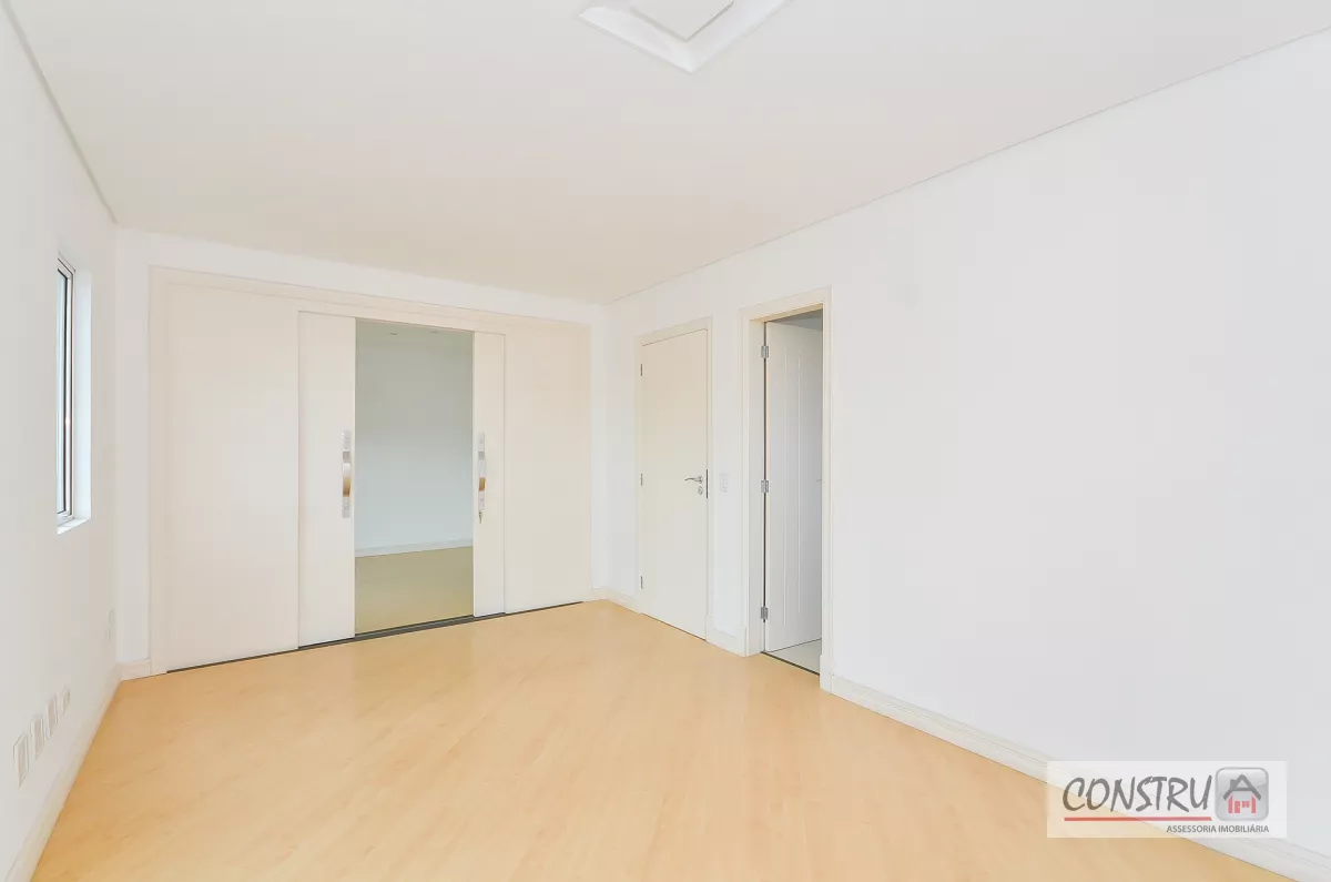 Apartamento no Ahú de 188 m² com 2 suítes