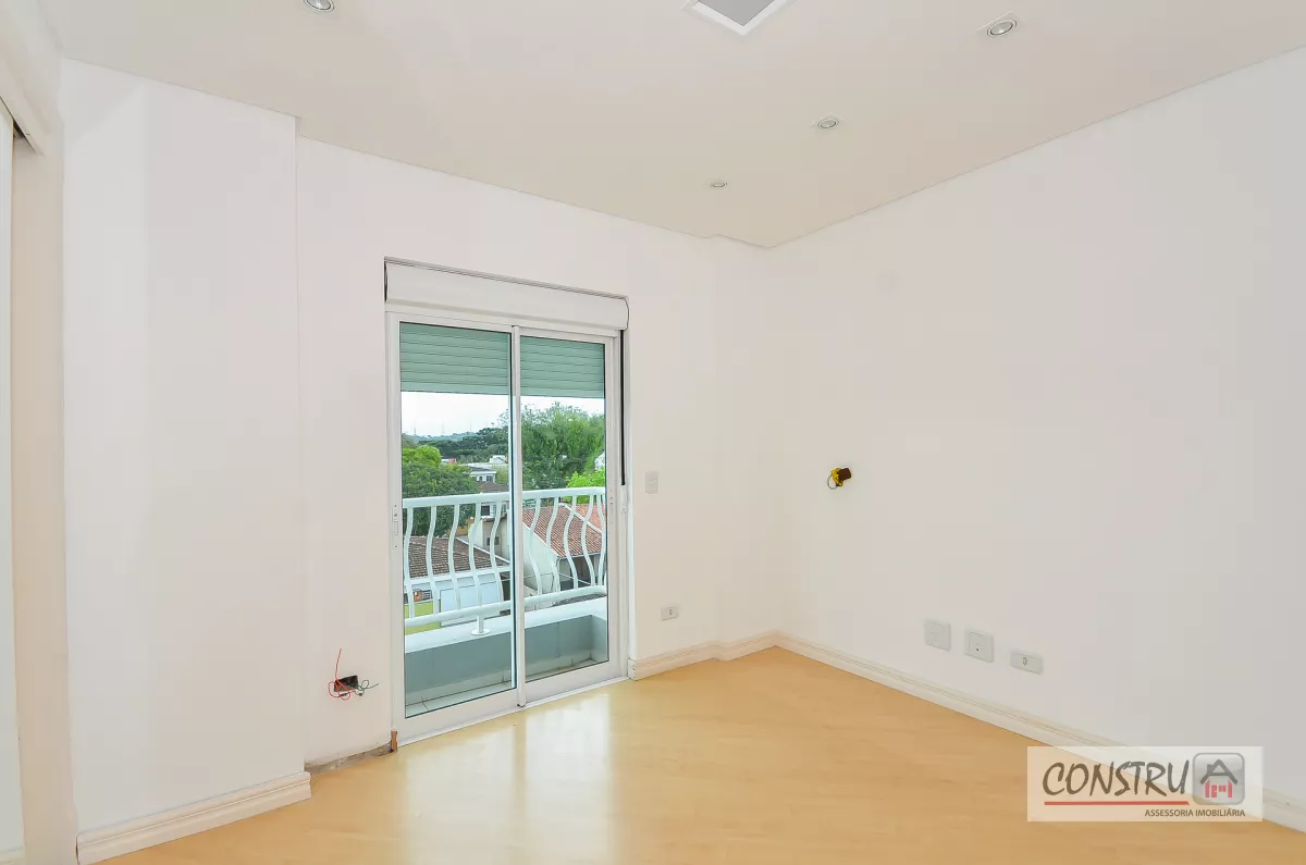 Apartamento no Ahú de 188 m² com 2 suítes