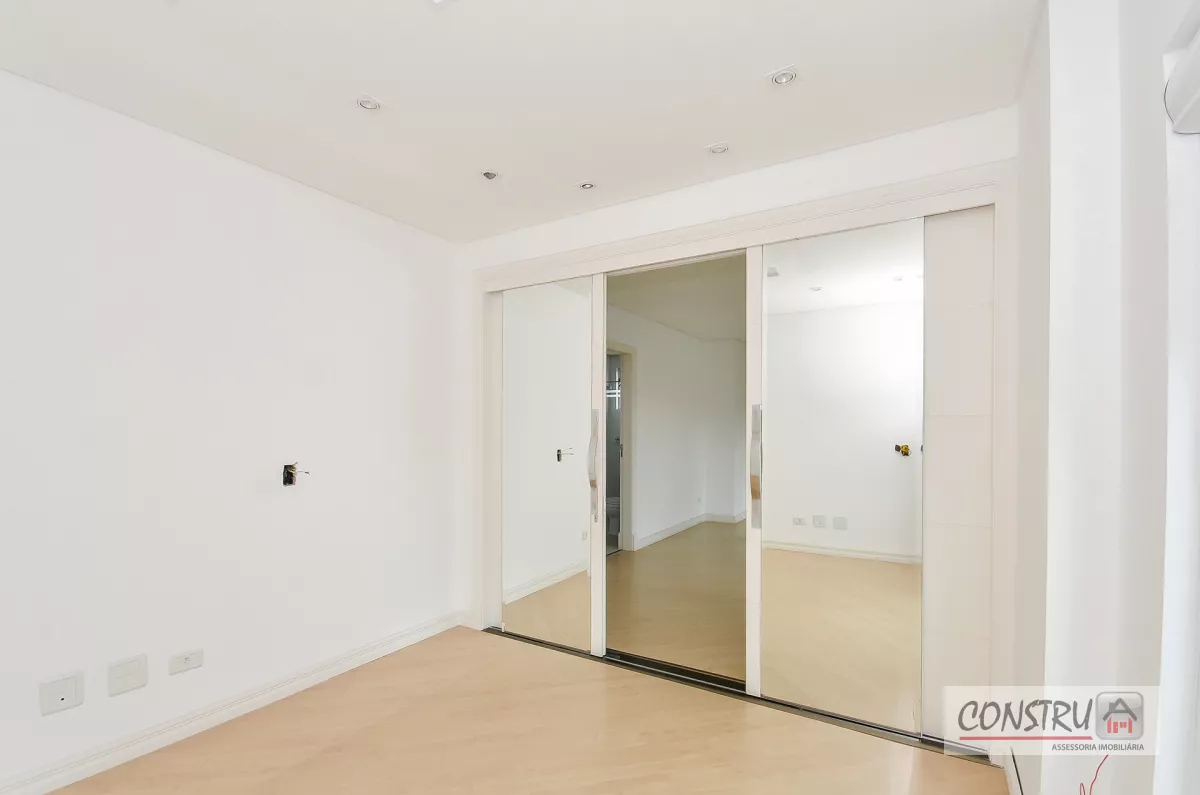 Apartamento no Ahú de 188 m² com 2 suítes