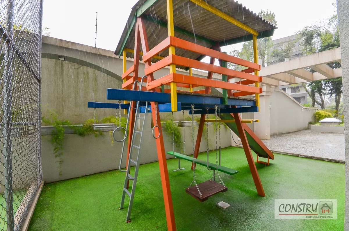Apartamento no Ahú de 188 m² com 2 suítes