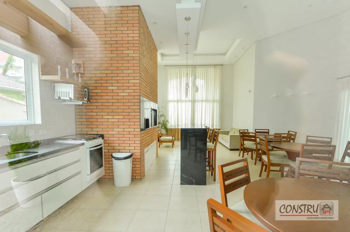 Apartamento no Ahú de 188 m² com 2 suítes