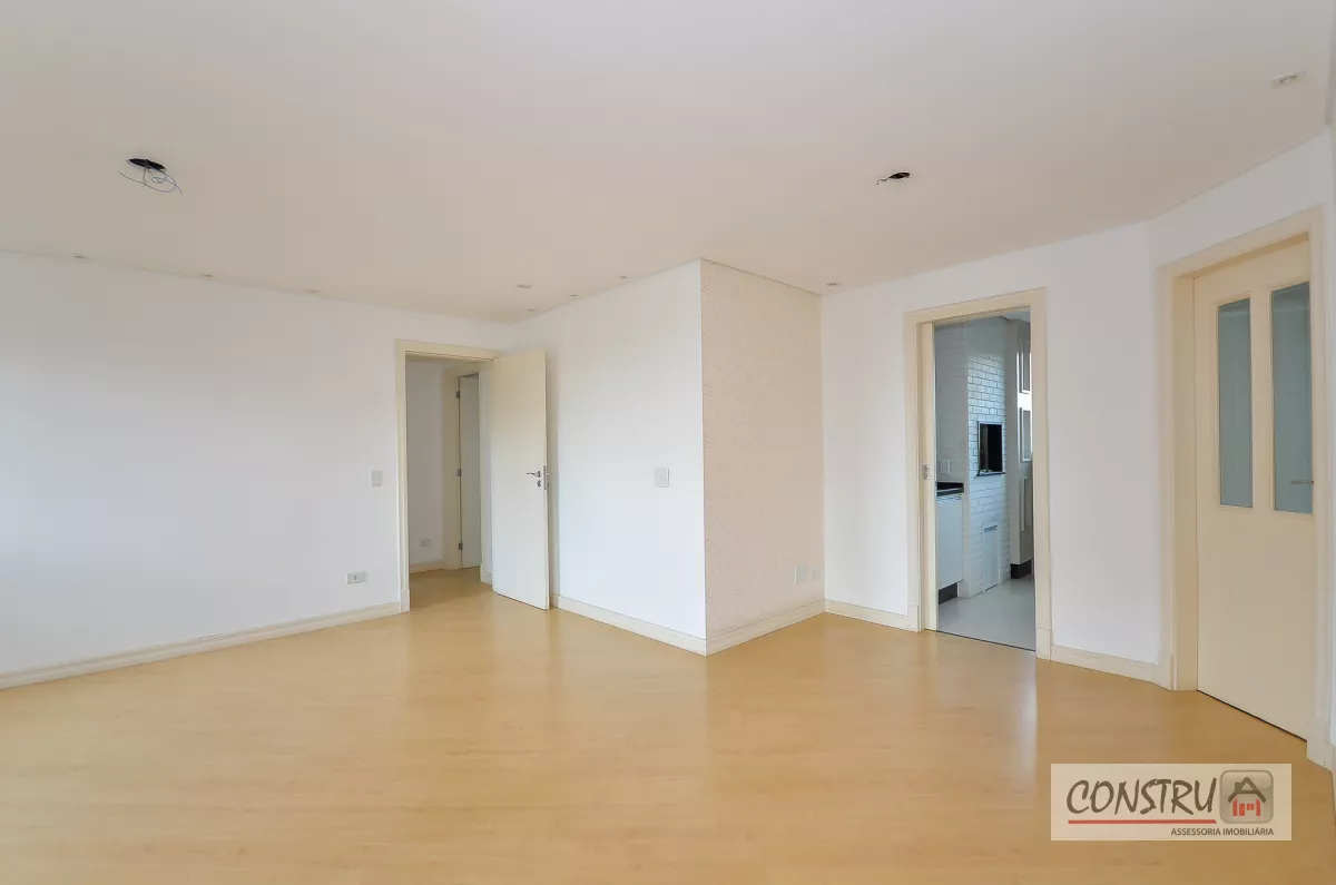 Apartamento no Ahú de 188 m² com 2 suítes