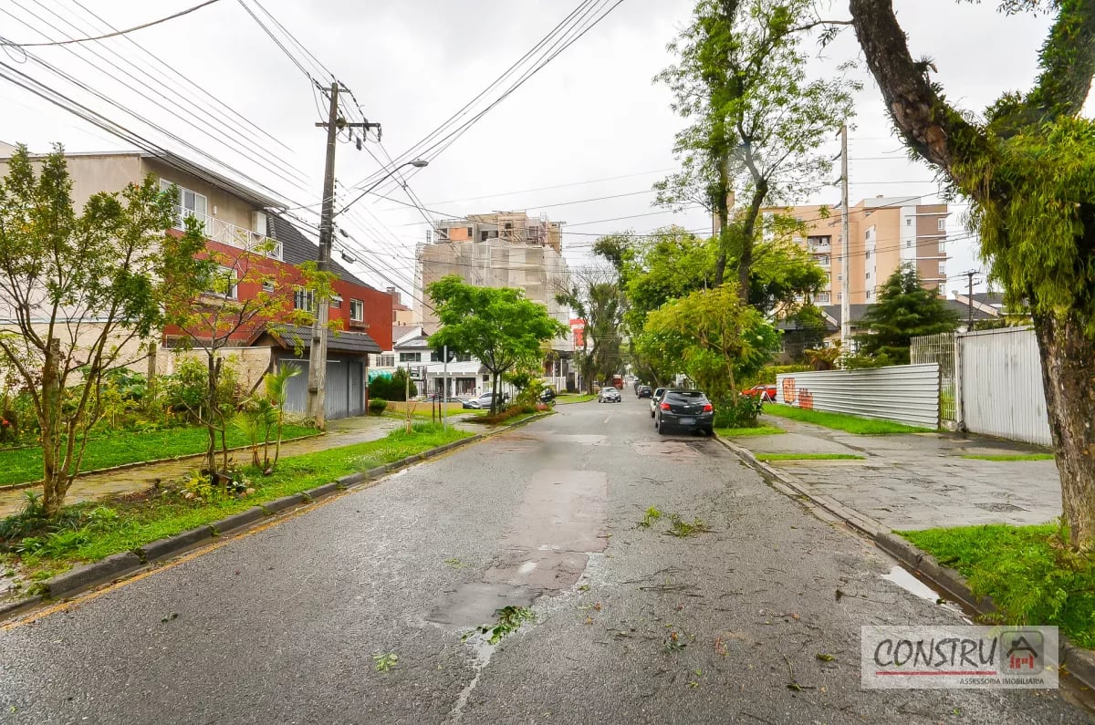 Apartamento no Ahú de 188 m² com 2 suítes