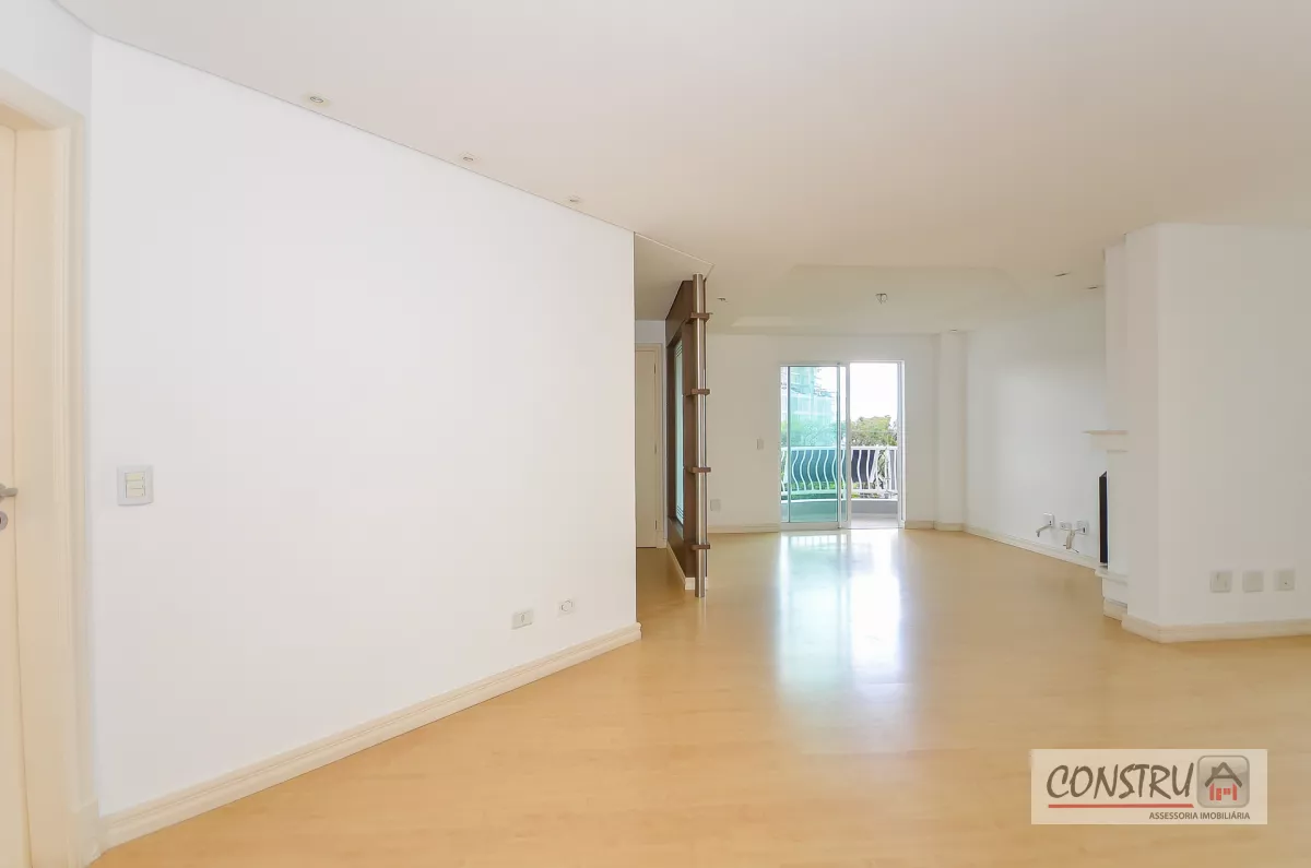 Apartamento no Ahú de 188 m² com 2 suítes