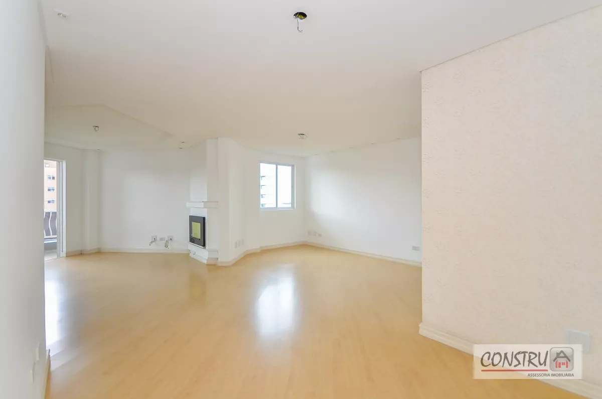 Apartamento no Ahú de 188 m² com 2 suítes