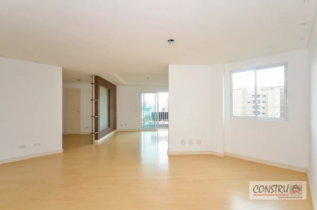 Apartamento no Ahú de 188 m² com 2 suítes