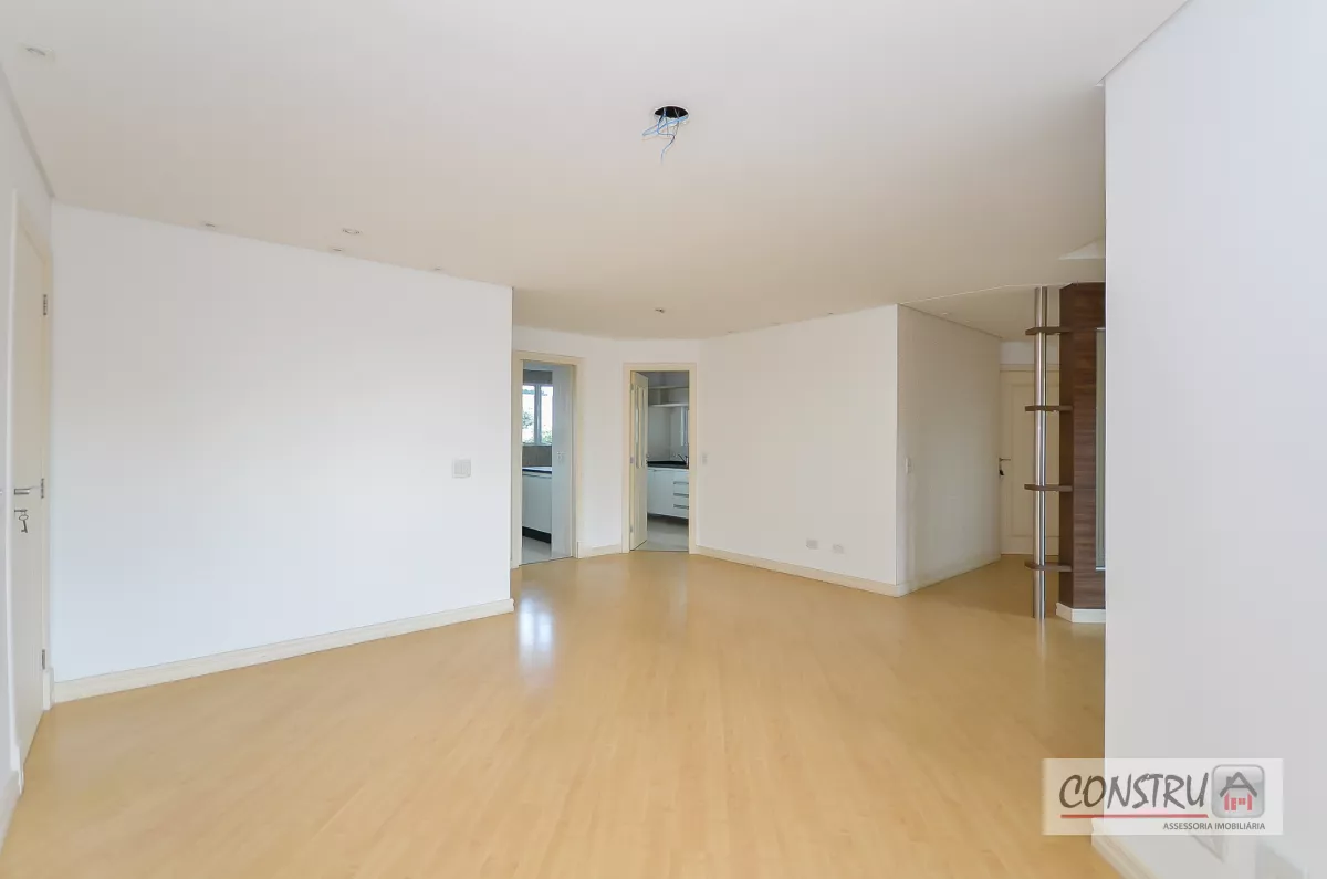 Apartamento no Ahú de 188 m² com 2 suítes